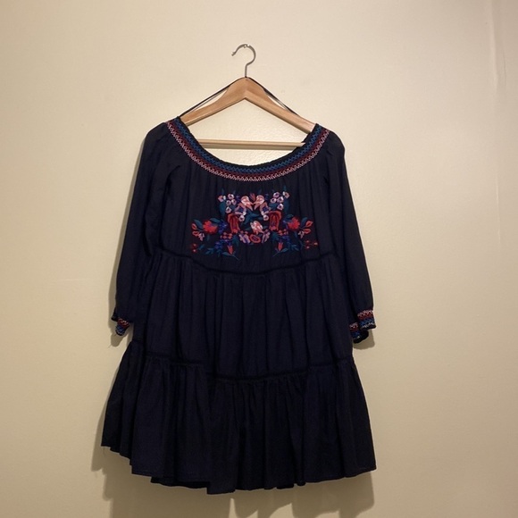 Free People Off Shoulder embroidered mini dress . Size S - Picture 5 of 10